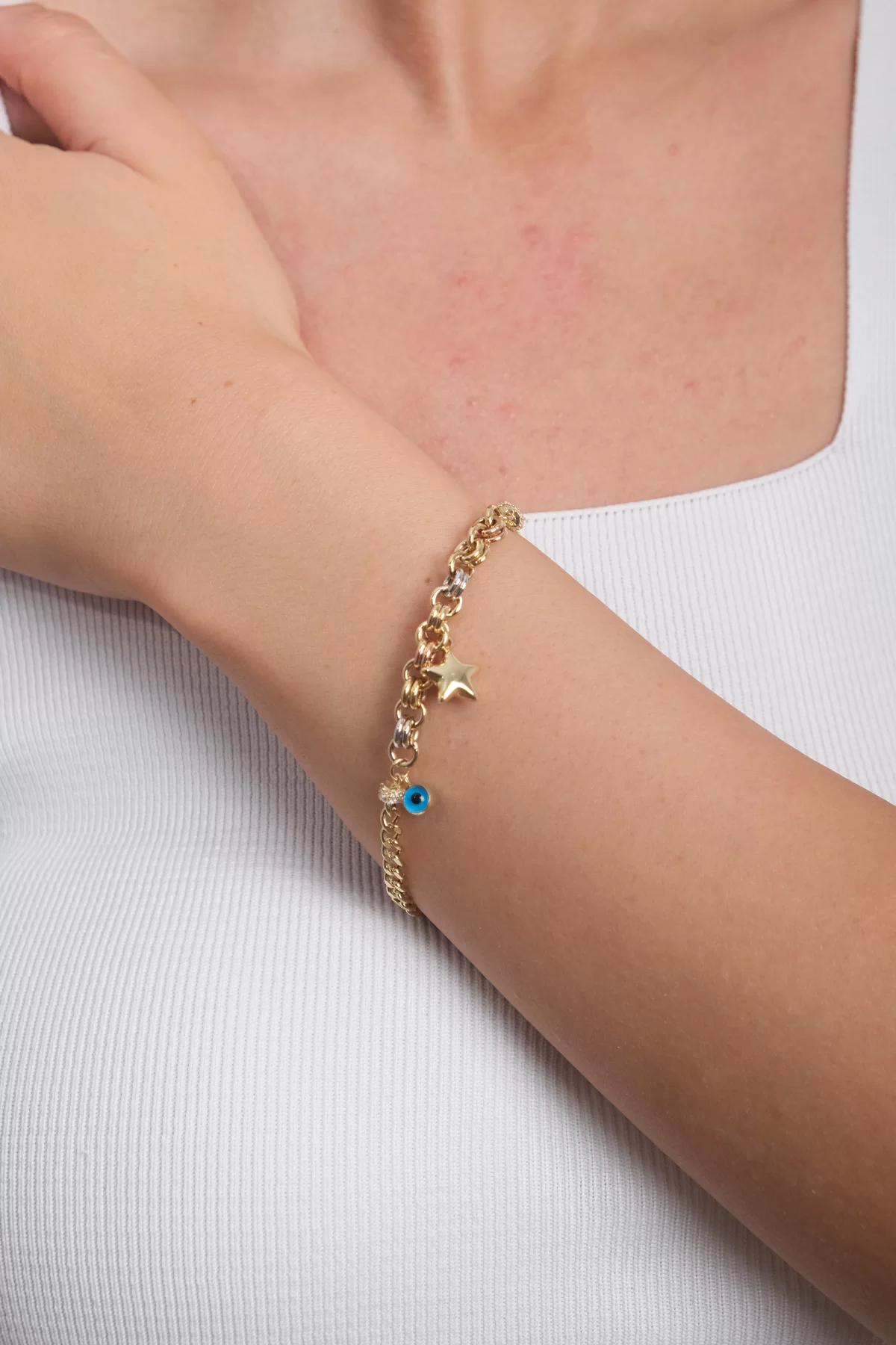 14-k-altin-bileklik-657-gram-829173.png 14 Ayar Altın Üç Renkli Sallantılı Bileklik 93 - Görsel 1