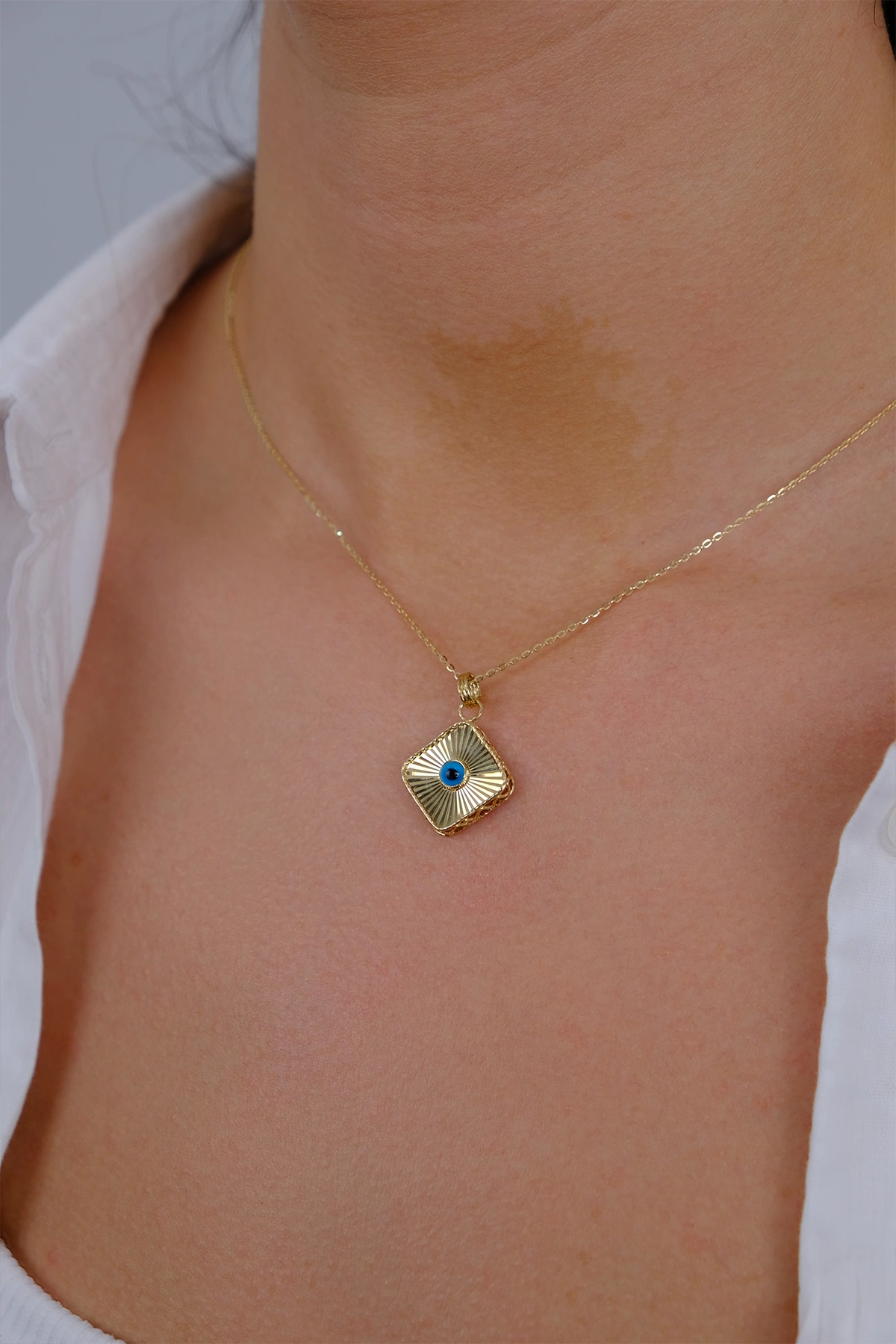 14-k-altin-kolye-260-gram-257069.png 14 Ayar Altın Nazar Boncuklu Dörtgen Kolye 147 - Görsel 1