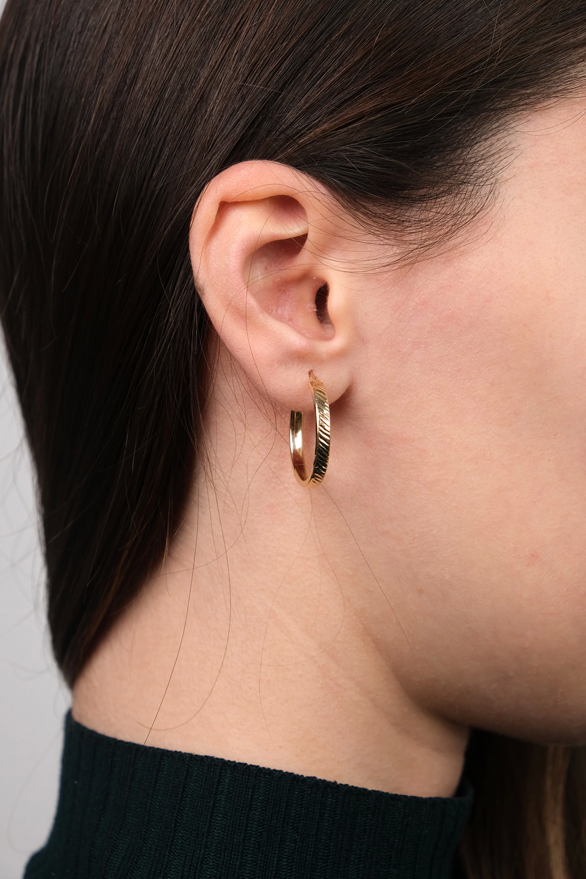 14-k-altin-kupe-199-gram-51471453.png 14 Ayar Altın Çizgi Desen Halka Küpe 319 - Görsel 1