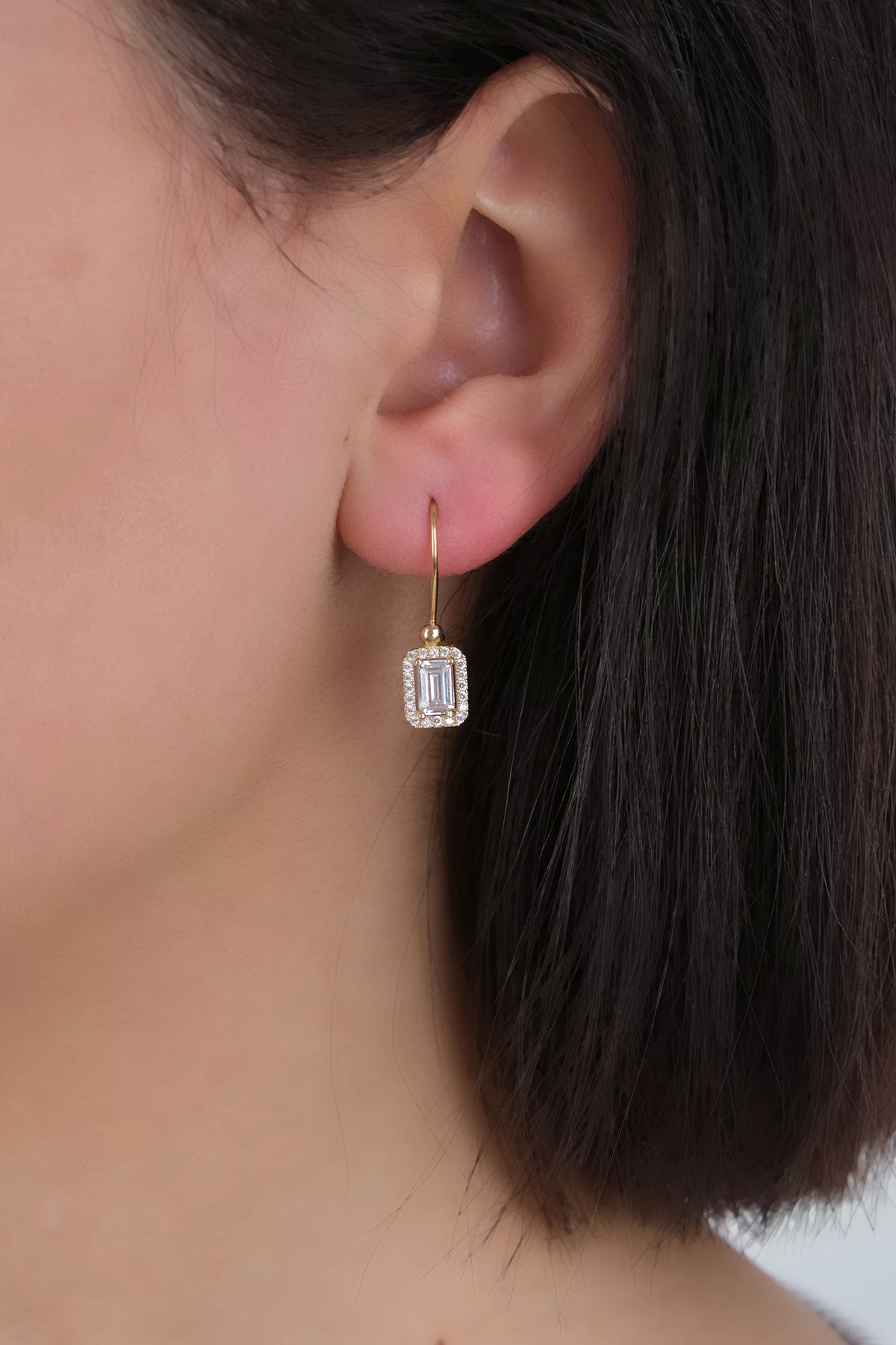 14-k-altin-kupe-220-gram-446051.png 14 Ayar Altın Baget Sallantılı Küpe 76 - Görsel 1