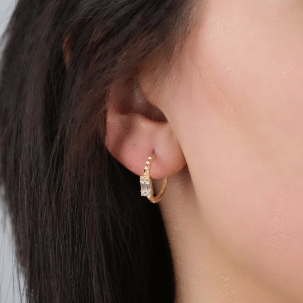 14 Ayar Altın Baget Taşlı Halka Küpe 75