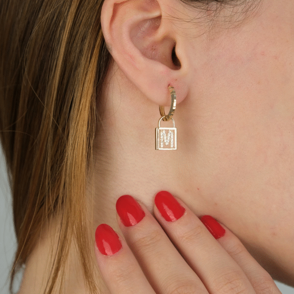 14 Ayar Altın M Harf Sallantılı Küpe 524