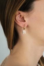 14 Ayar Altın M Harf Sallantılı Küpe 524 - Görsel 4