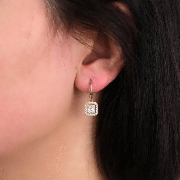 14 Ayar Altın Taşlı Baget Sallantılı Küpe 65