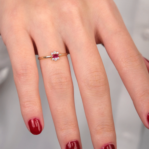 14 Ayar Altın Pembe Taşlı Yüzük 112