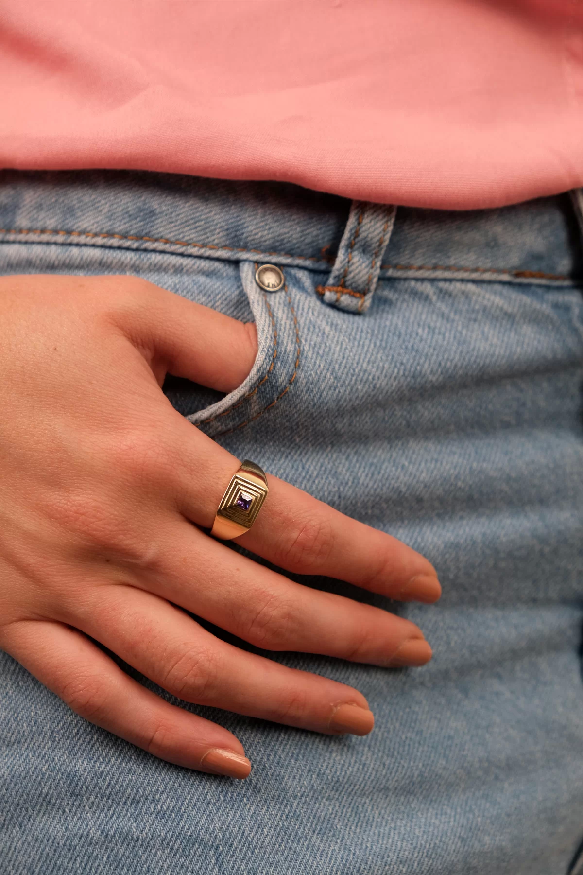 14-k-altin-yuzuk-361-gram-754942.png 14 Ayar Altın Mor Taşlı Şovalye Yüzük 96 - Görsel 1