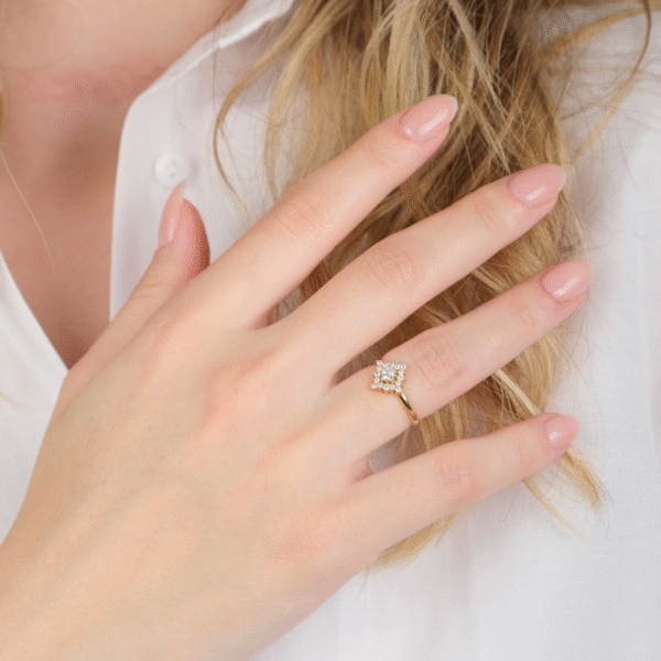 14 Ayar Altın Taşlı Minimal Yüzük 98