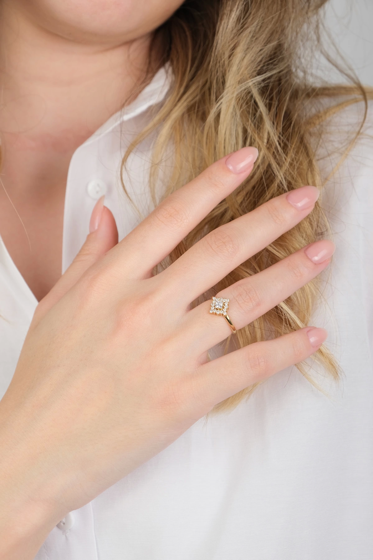 guzide-14-ayar-altin-tasli-minimal-yuzuk-11155881-sw1200sh1800.png 14 Ayar Altın Taşlı Minimal Yüzük 98 - Görsel 1