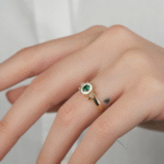 14 Ayar Altın Yeşil Taşlı Şekilli Yüzük 517