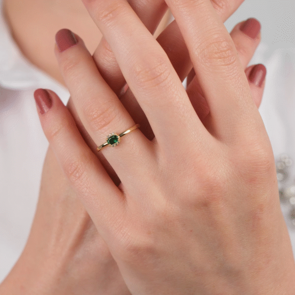 14 Ayar Altın Yeşil Beyaz Taşlı Yüzük 749