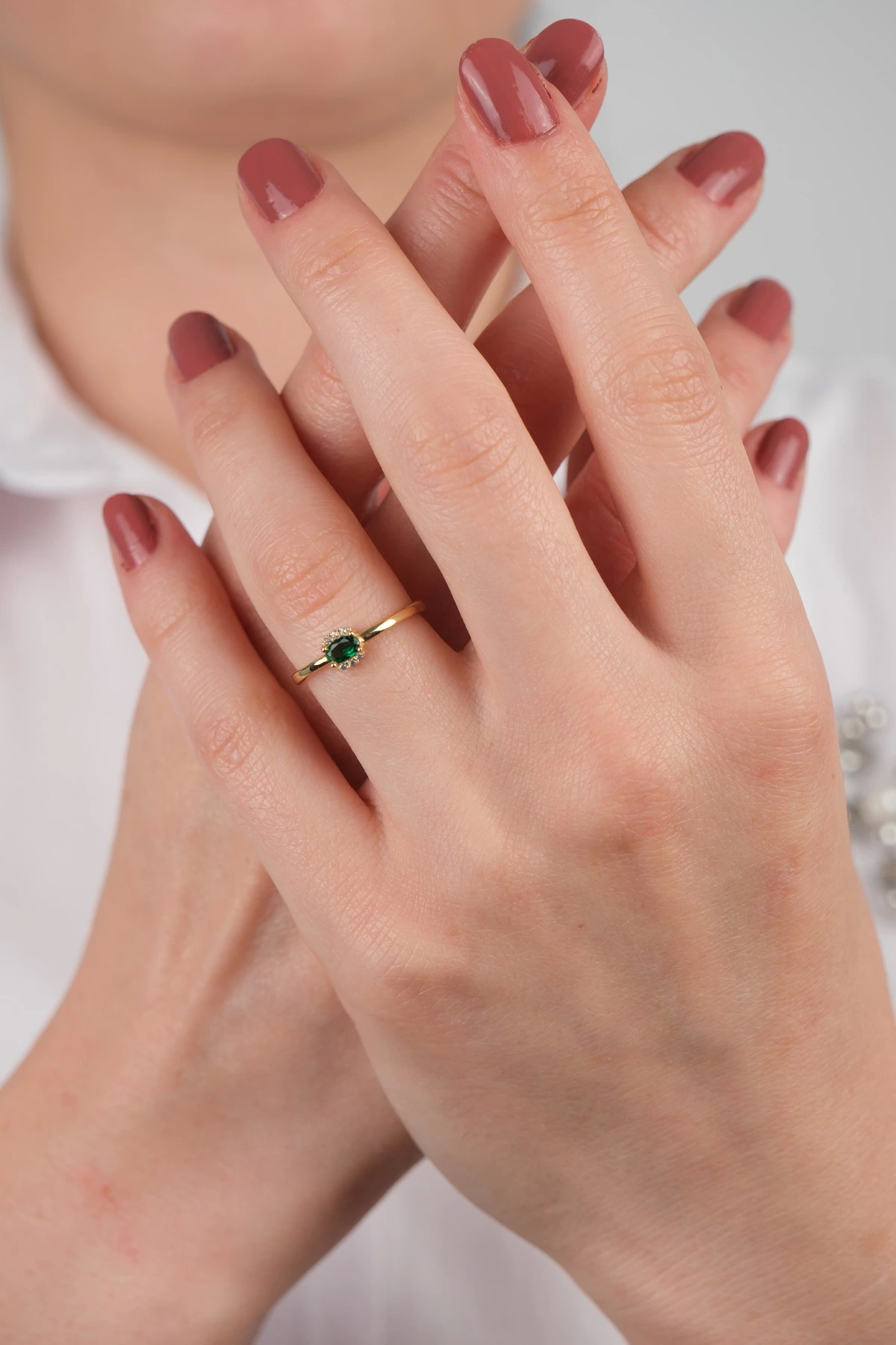 14-ayar-altin-yesil-beyaz-tasli-yuzuk-15457587-sw1200sh1800.png 14 Ayar Altın Yeşil Beyaz Taşlı Yüzük 749 - Görsel 1