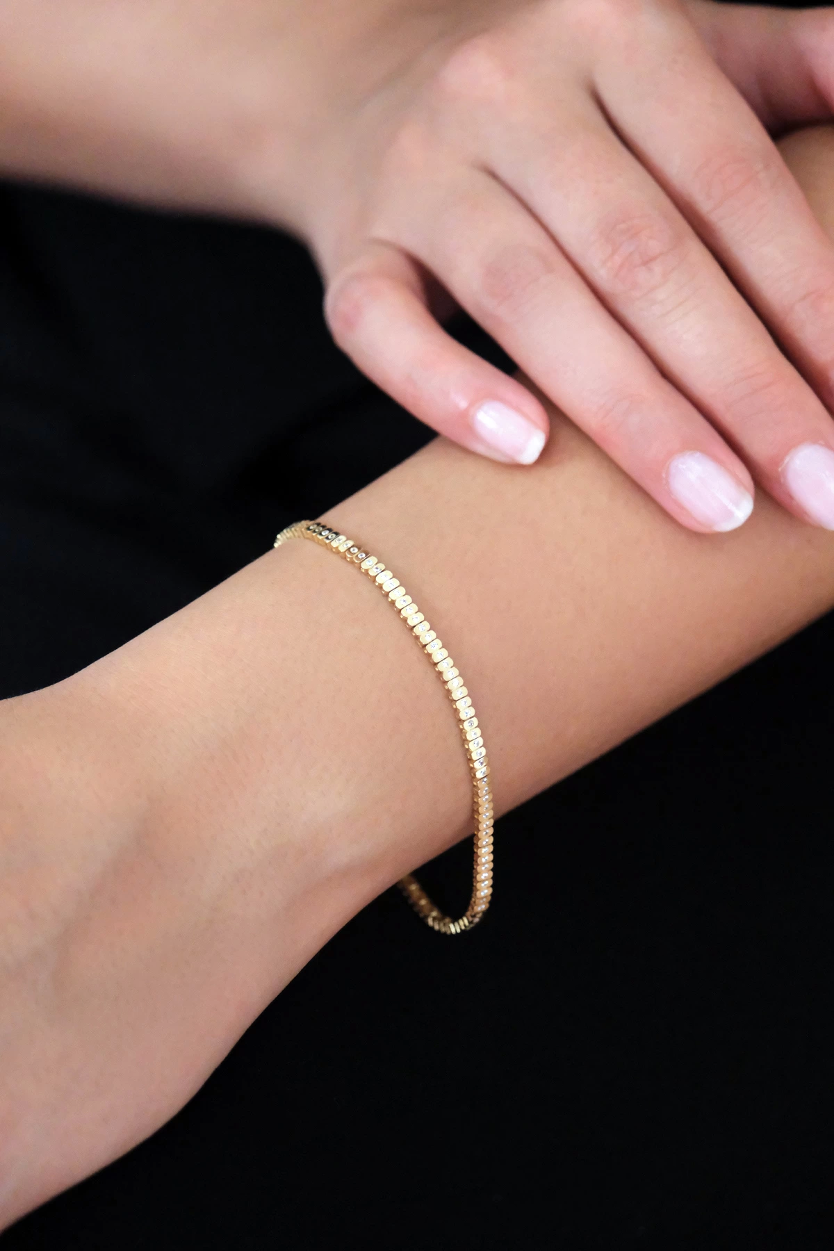 14-k-altin-bileklik-637-gram-3879590-sw1200sh1800.png 14 Ayar Altın İtalyan Zincir Sıra Taşlı Bileklik 716 - Görsel 1