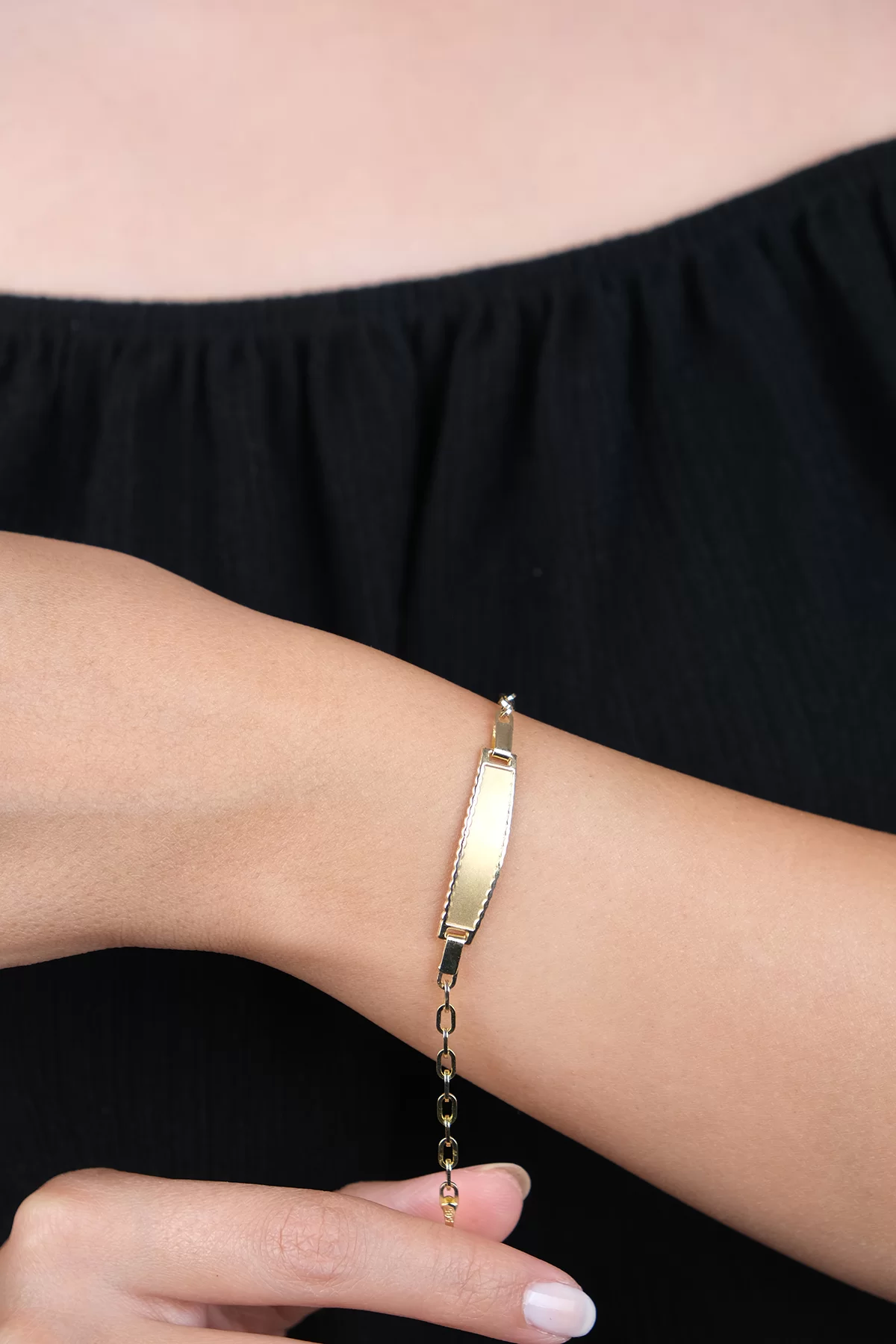 14-k-altin-cocuk-222-gram-378462.png 14 Ayar Zincirli Çocuk Künyesi 45 - Görsel 1