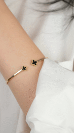 14 Ayar Altın Siyah Yoncalı Kelepçe - Görsel 2