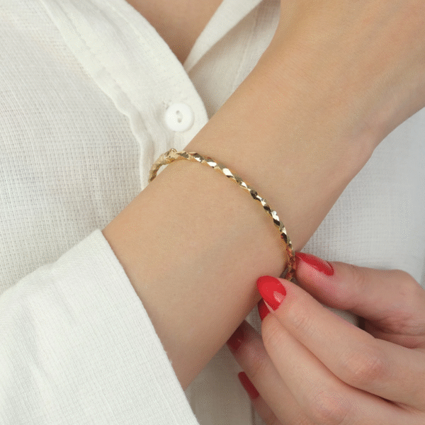 14 Ayar Altın Desenli Kelepçe 56