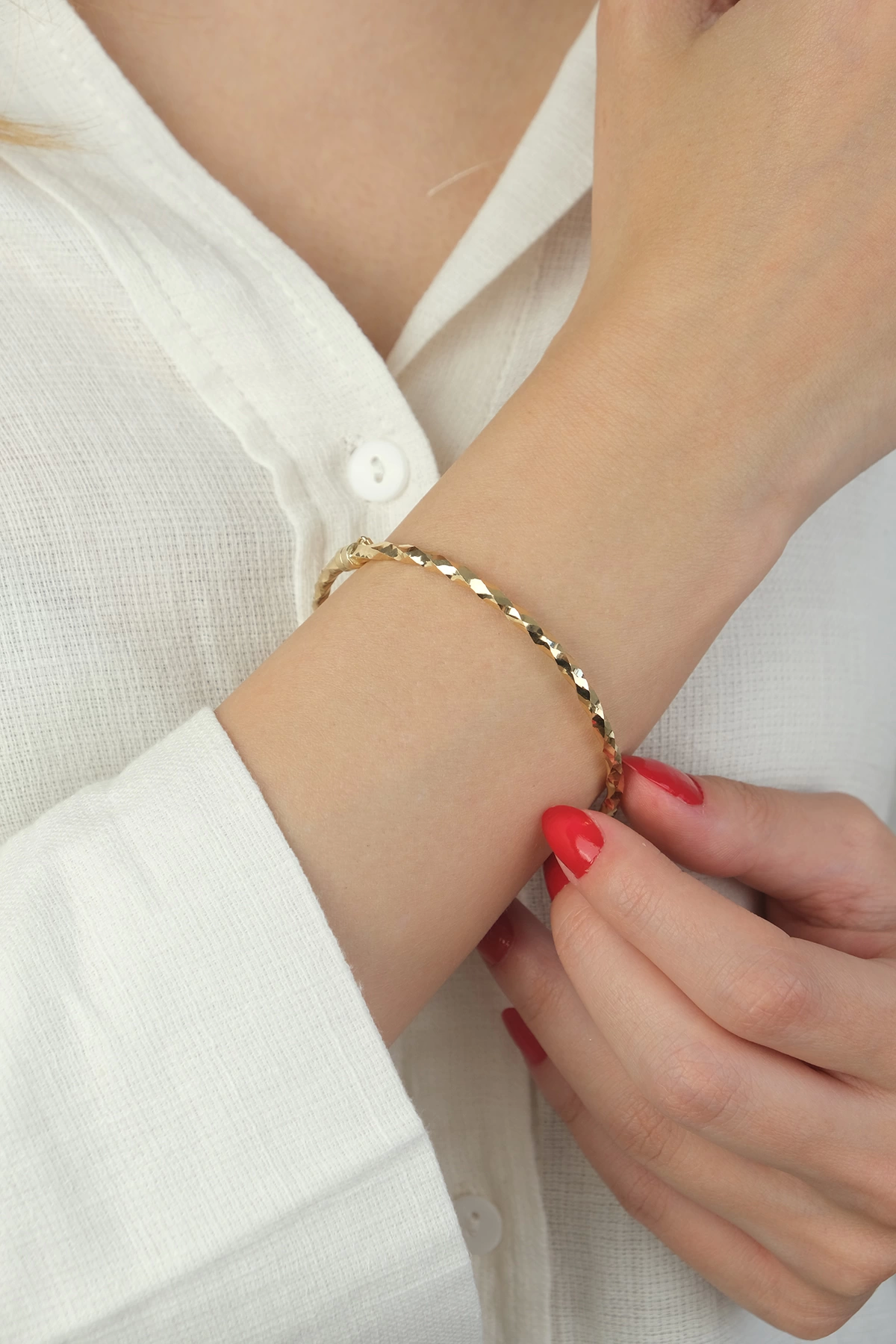 14-k-altin-kelepce-550-gram-23689811.png 14 Ayar Altın Desenli Kelepçe 56 - Görsel 1