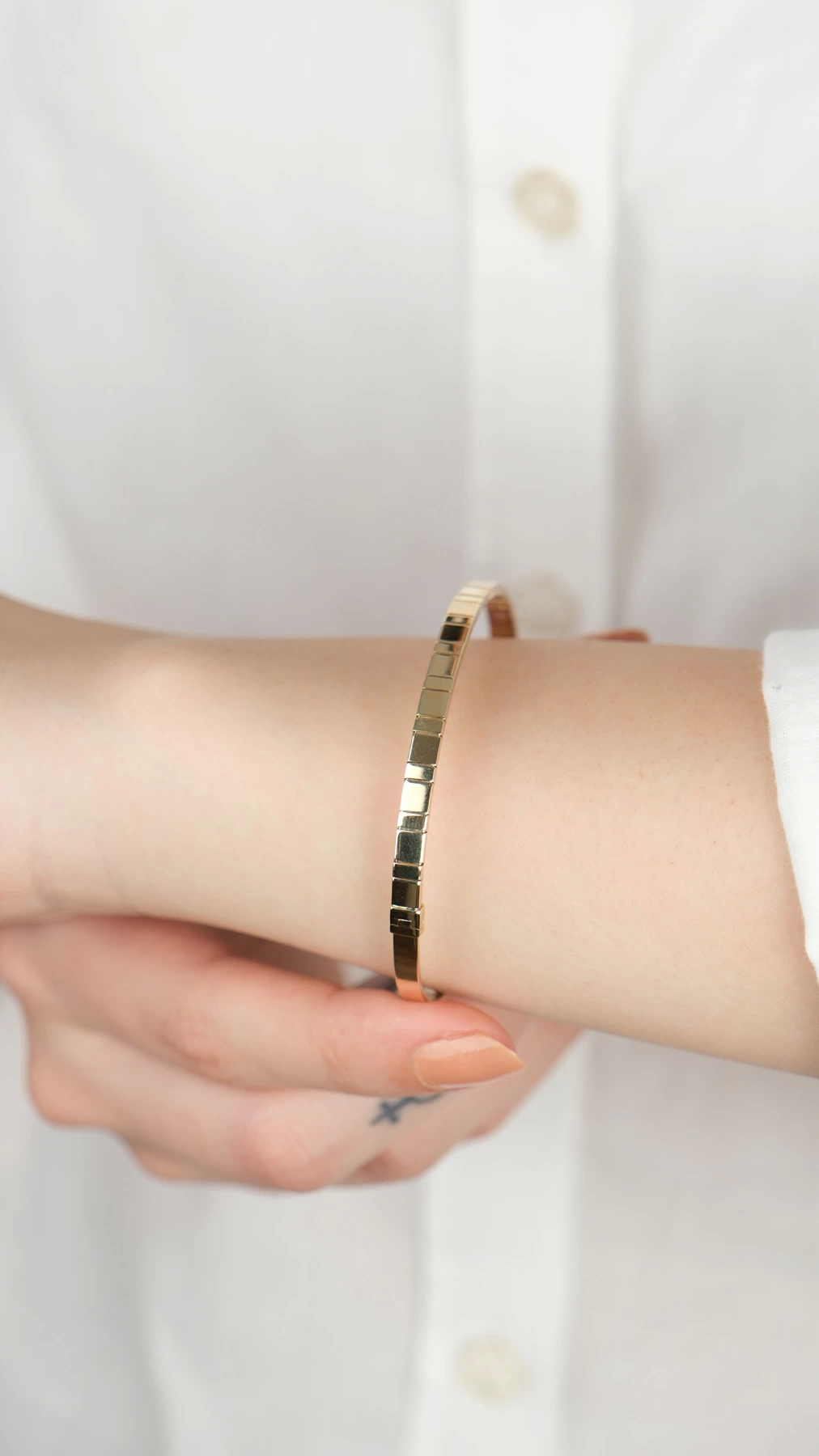 14-k-altin-kelepce-569-gram-33403878-sw1012sh1800.png 14 Ayar Altın Sade Çizgili Kelepçe 131 - Görsel 1