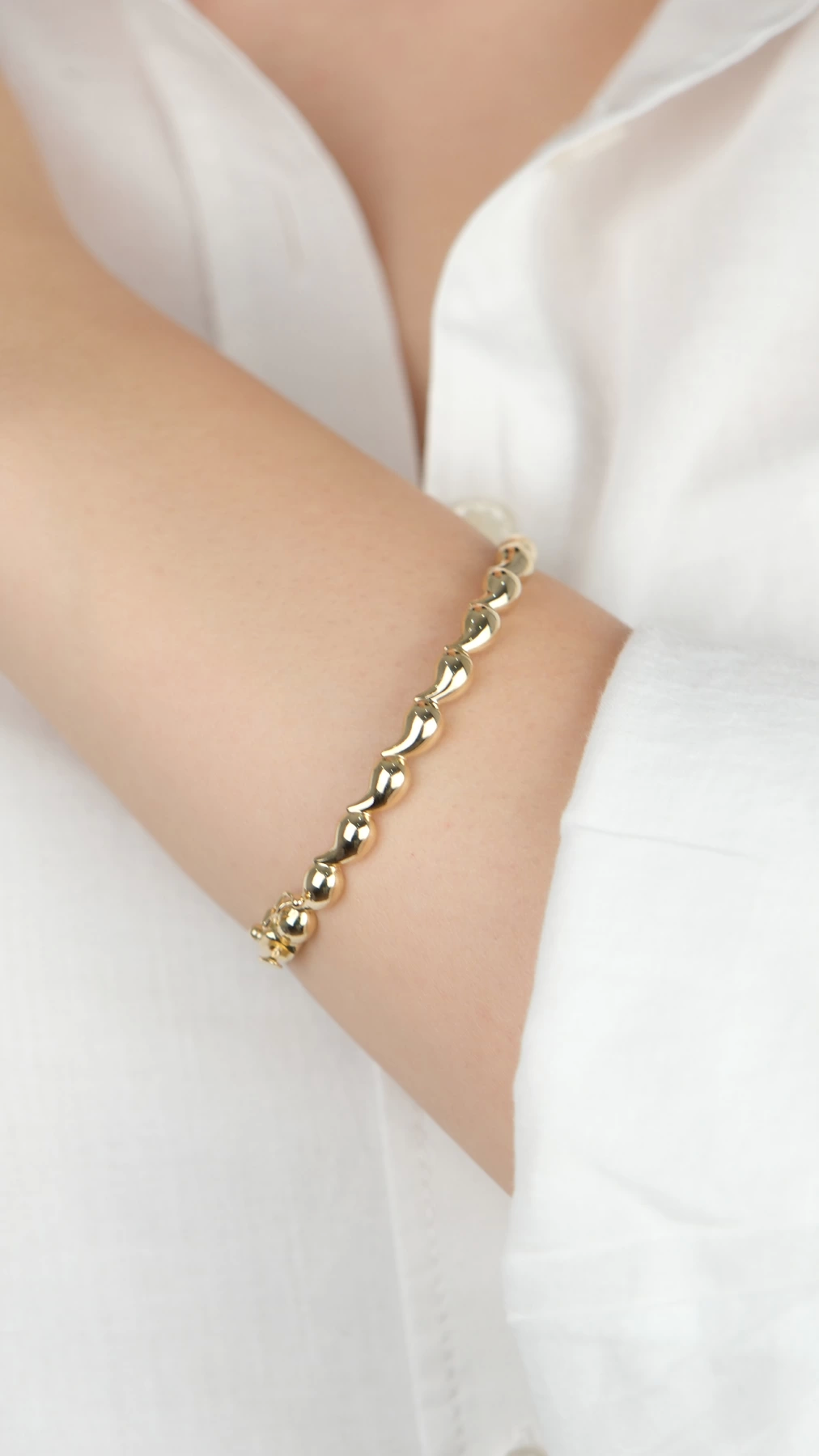 14-k-altin-kelepce-591-gram-19630664-sw1012sh1800.png 14 Ayar Altın Su Damlalı Kelepçe 132 - Görsel 1