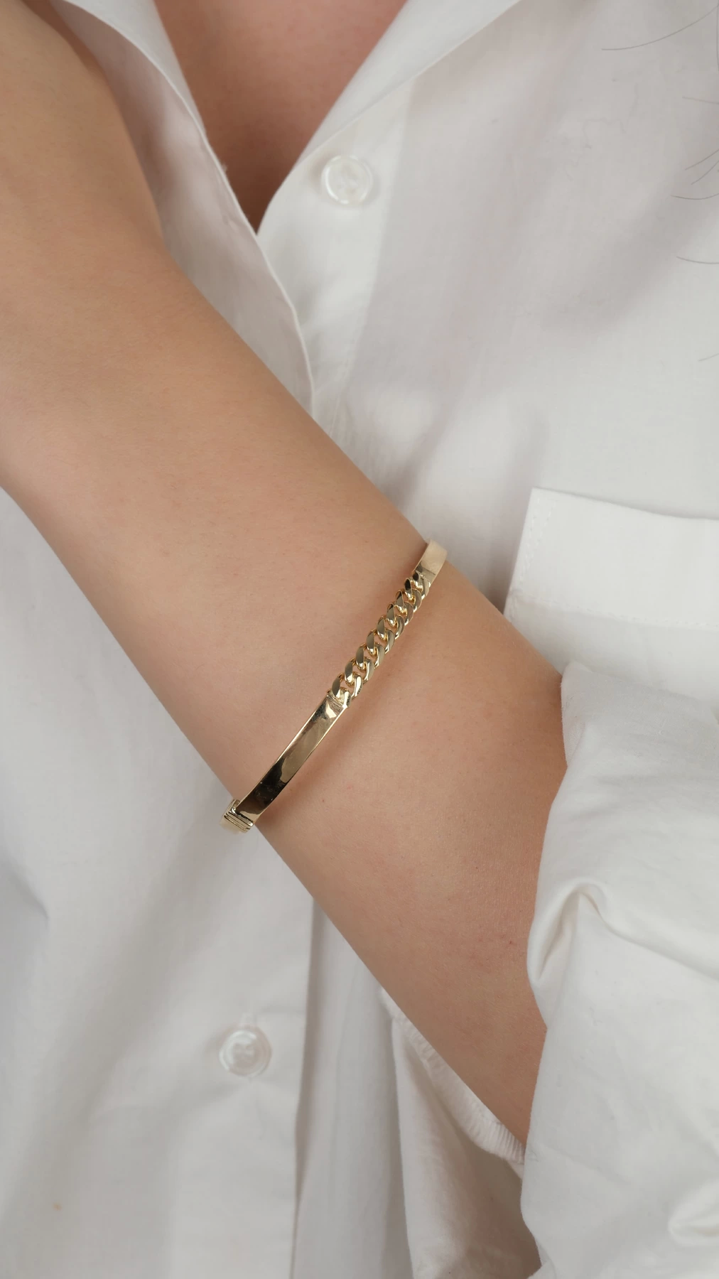 14-k-altin-kelepce-623-gram-8628552-sw1012sh1800.png 14 Ayar Altın Zincir Detaylı Kelepçe - Görsel 1