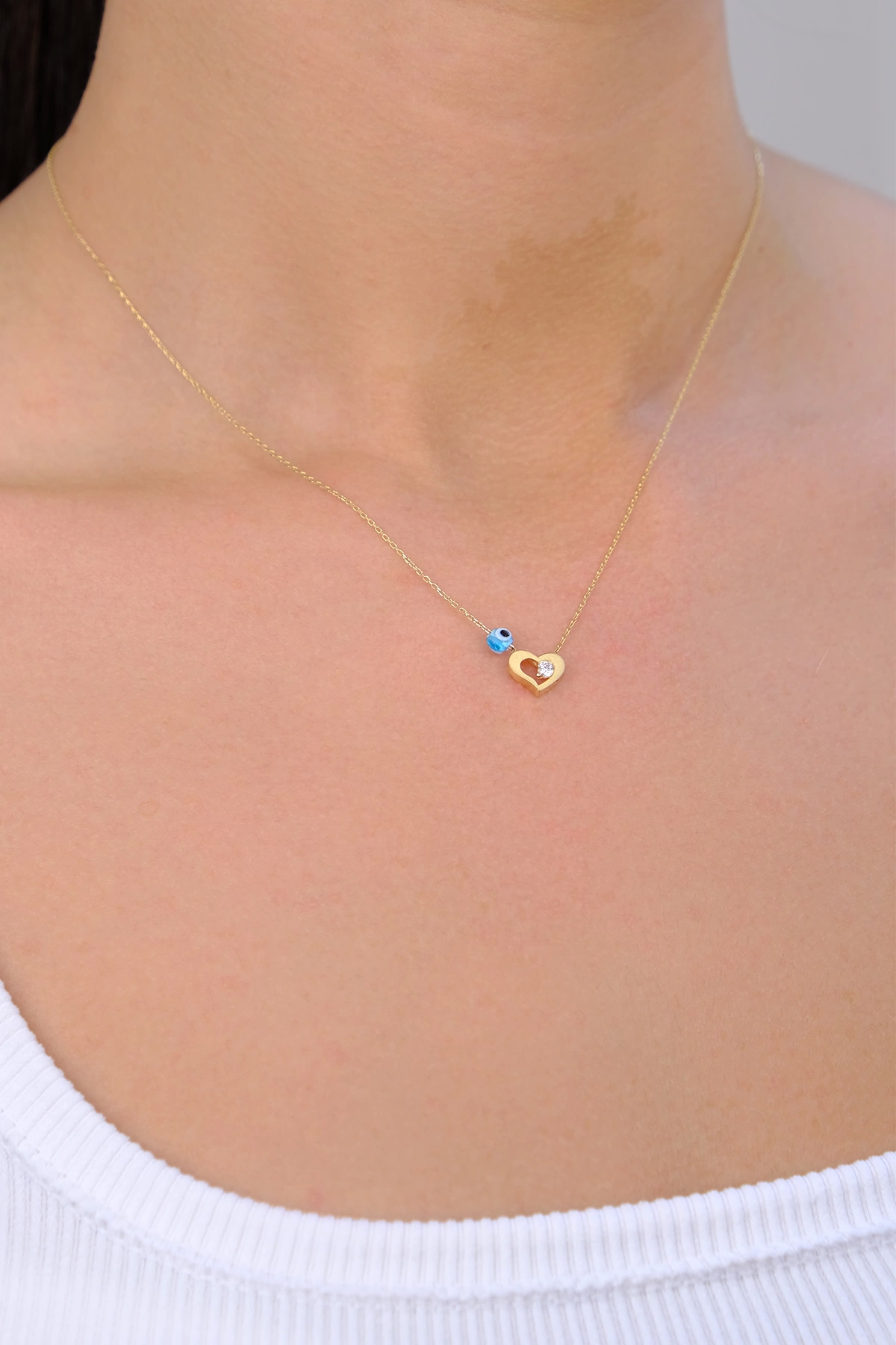 14-k-altin-kolye-174-gram-366998.png 14 Ayar Altın Nazar Boncuklu Taşlı Minimal Kalp Kolye 103 - Görsel 1