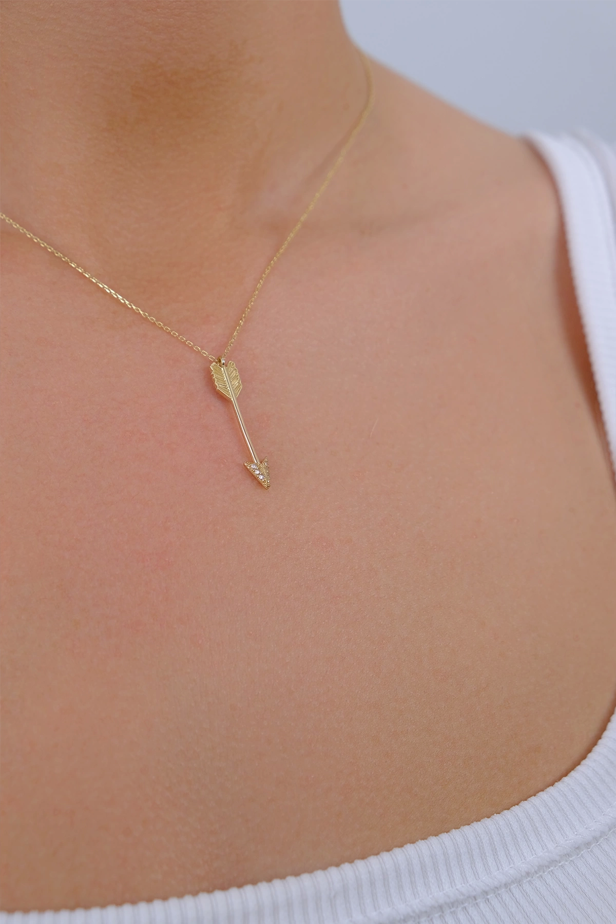 14-k-altin-kolye-183-gram-883429.png 14 Ayar Altın Taşlı Ok Kolye 104 - Görsel 1