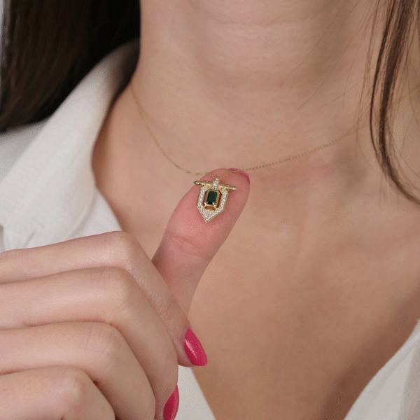 14 Ayar Altın Yeşil Taşlı Kolye 301