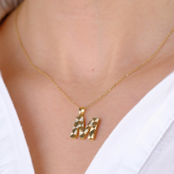 14 Ayar Altın M Kalemli Harf Kolye Ucu 110