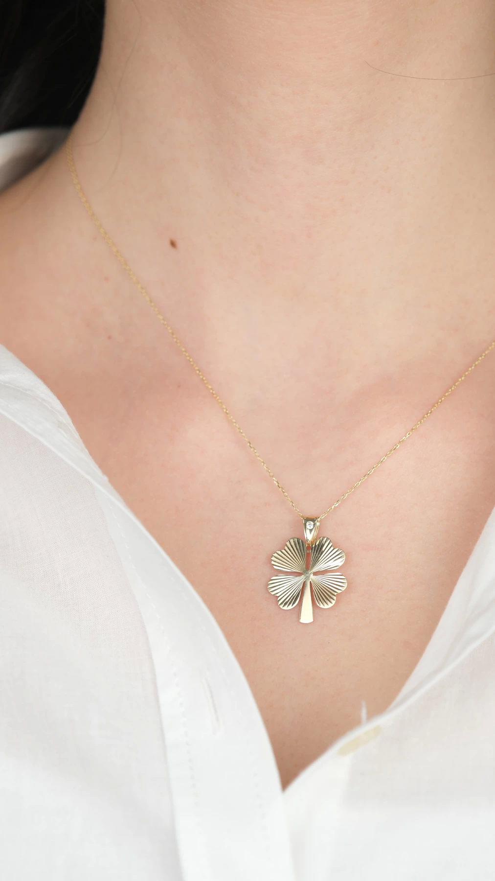 14-k-altin-kolye-ucu-116-gram-38011981-sw1012sh1800.png 14 Ayar Altın Kalemli Yonca Kolye Ucu 464 - Görsel 1