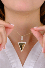 14 Ayar Altın Üçgen Taşlı Kolye Ucu 284 - Görsel 2