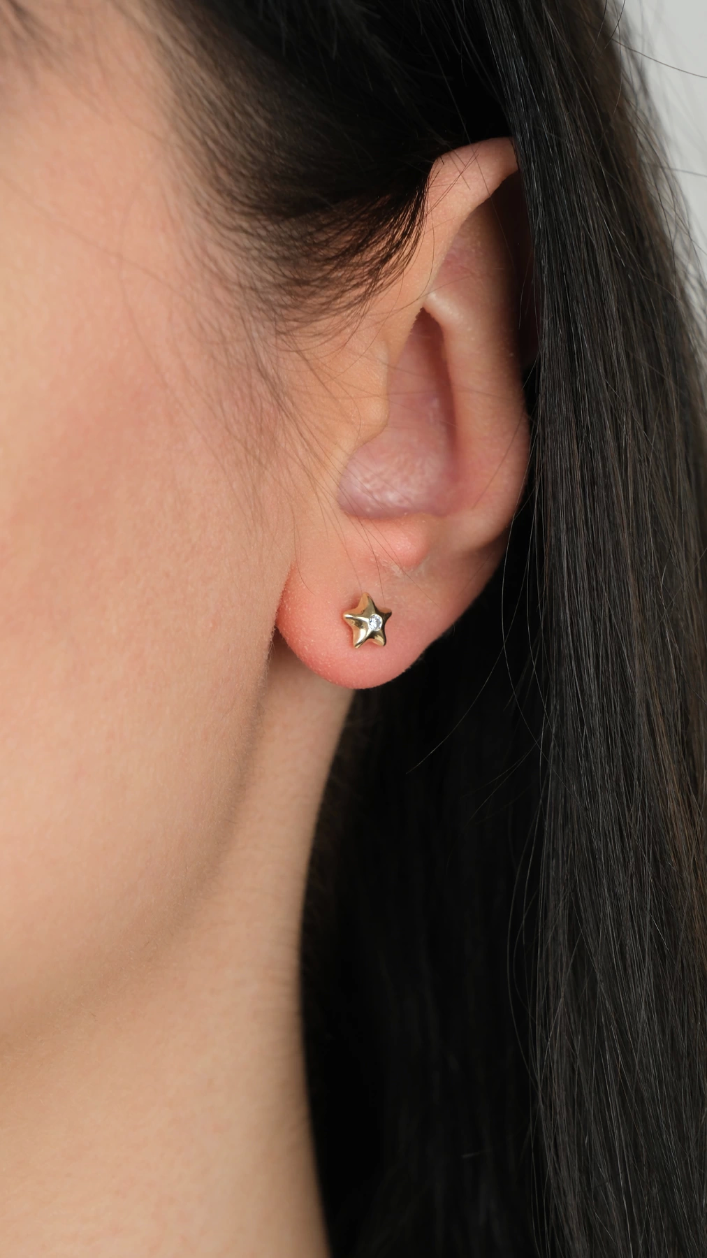 14-k-altin-kupe-079-gram-32823186-sw1012sh1800.png 14 Ayar Altın Taşlı Yıldız Vidalı Küpe - Görsel 1