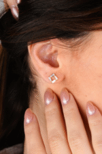 14 Ayar Altın Taşlı Kare Küpe 636