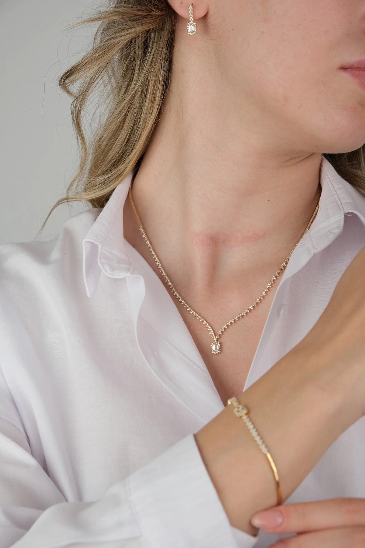 14-k-altin-set-1516-gram-85551843-sw1200sh1800.png 14 Ayar Altın Baget Sallantılı Set 65 - Görsel 1