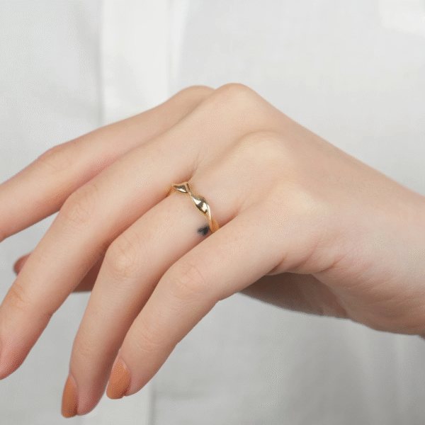 14 Ayar Altın Burgulu Yüzük 880