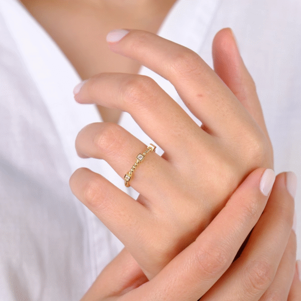 14 Ayar Altın Minimal Kareli Yuvarlak Taşlı Yüzük 781