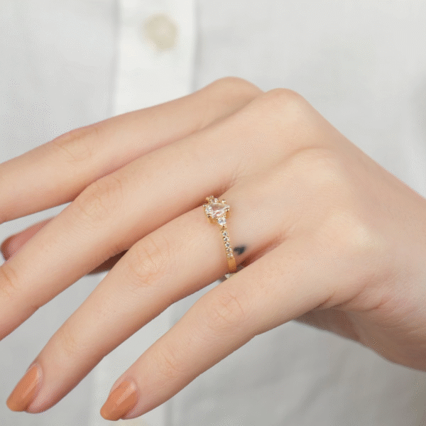 14 Ayar Altın Beyaz Damla Taşlı Yüzük 882