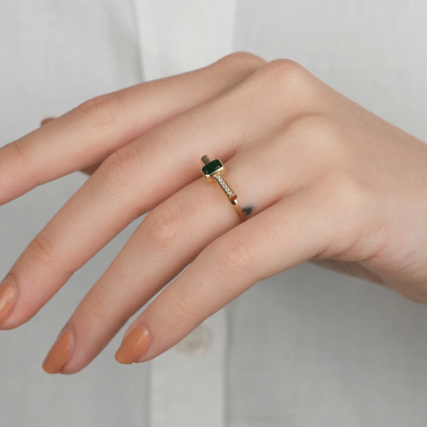 14 Ayar Ayar Yeşil Taşlı Tasarım Yüzük 901