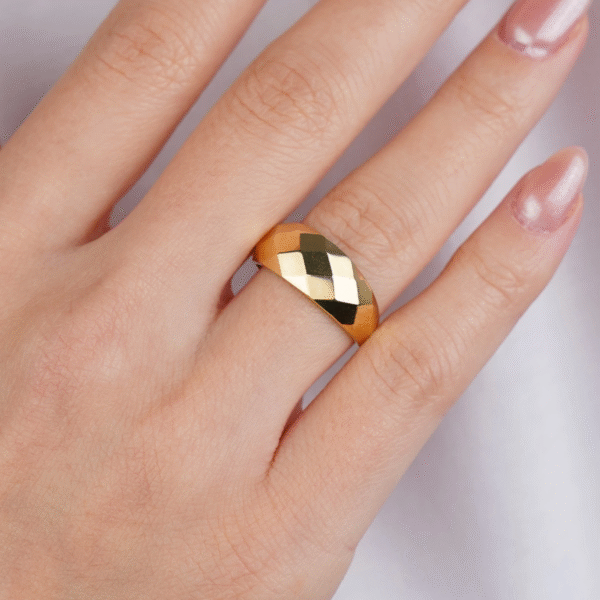 14 Ayar Altın Dörtgen Desen Yüzük 592