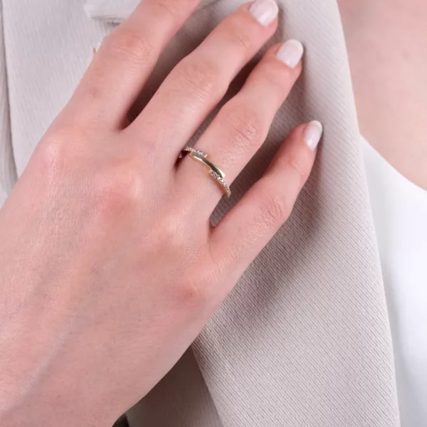 14 Ayar Altın Sıralı Çizgi Yüzük 201