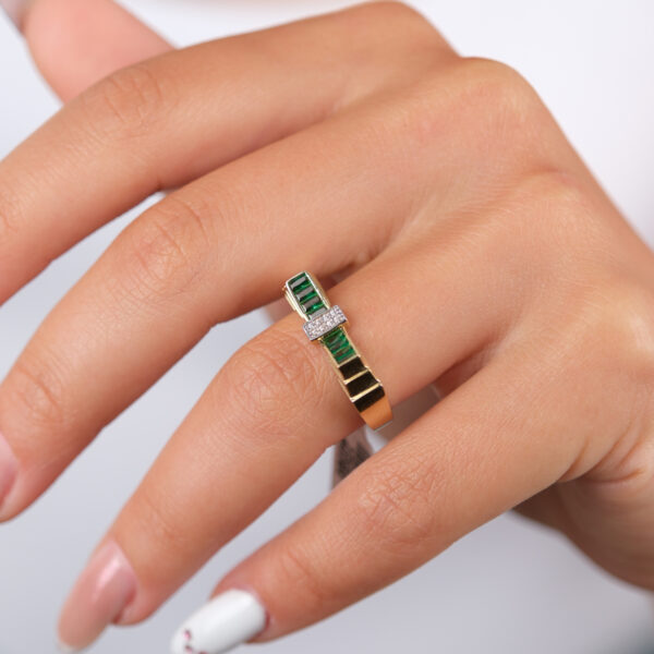 14 Ayar Altın Yeşil Taşlı Yüzük 927