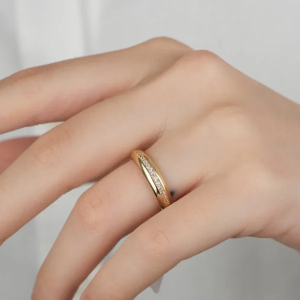 14 Ayar Altın Ortası Sıralı Taşlı Yüzük 518